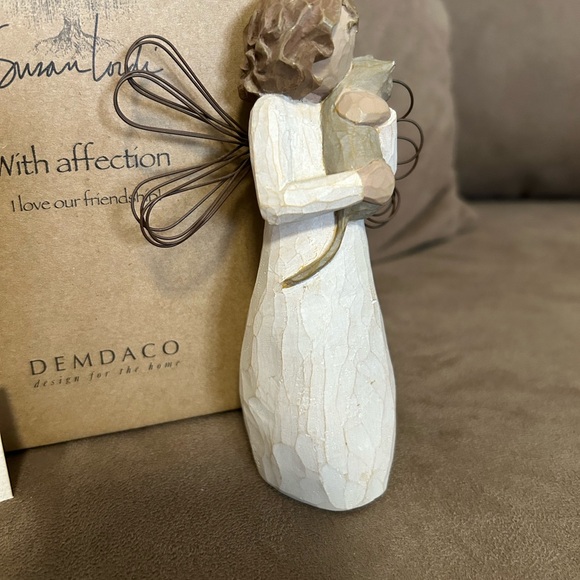 Willow Tree ‘With Affection’ Angel with Cat - Cream and Brown - Picture 5 of 11